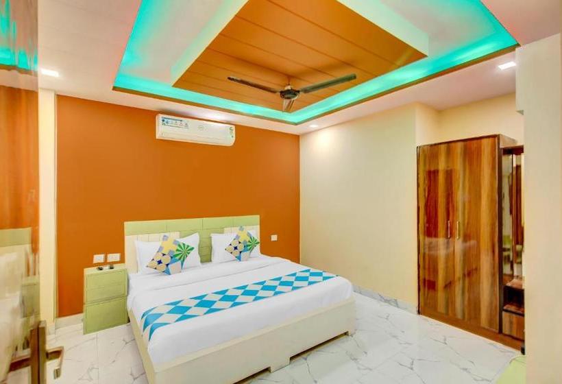 ホテル Shri Drona   Couple Friendly Rooms