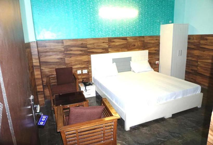 ホテル Shri Drona   Couple Friendly Rooms