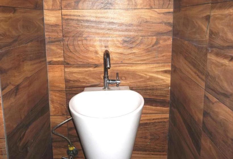 ホテル Shri Drona   Couple Friendly Rooms