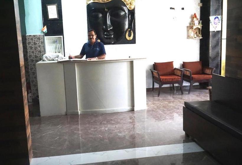 ホテル Shri Drona   Couple Friendly Rooms