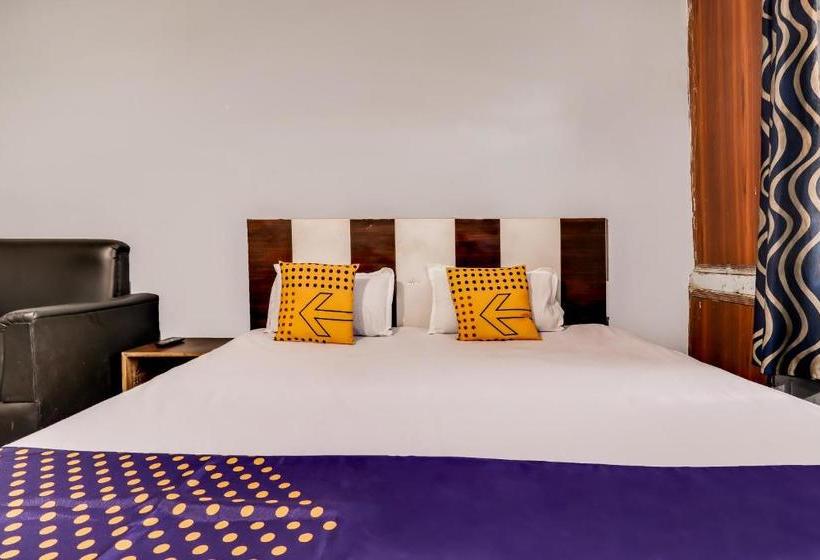 호텔 Spot On 65515 Kanpur Deluxe