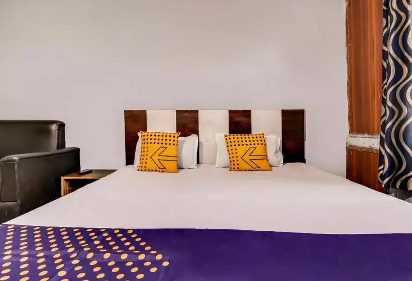 ホテル Spot On 65515 Kanpur Deluxe