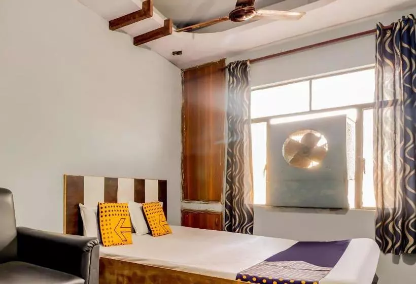 ホテル Spot On 65515 Kanpur Deluxe