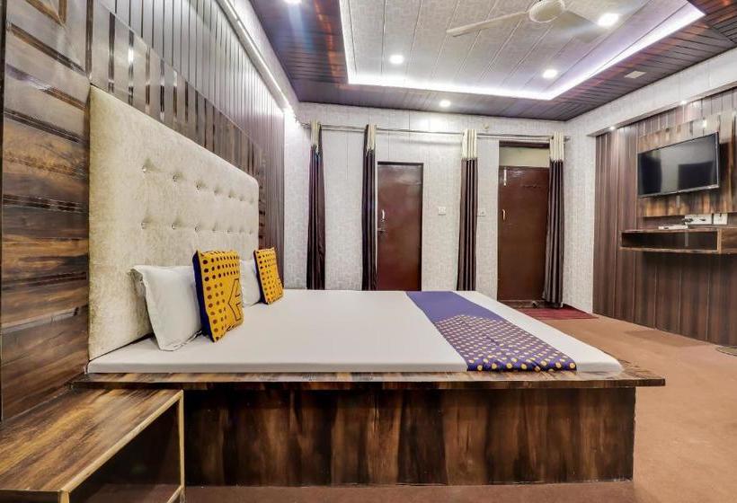 호텔 Spot On 65515 Kanpur Deluxe