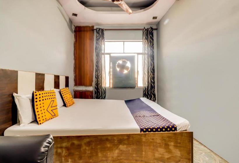 호텔 Spot On 65515 Kanpur Deluxe