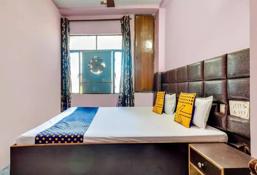 ホテル Spot On 65515 Kanpur Deluxe