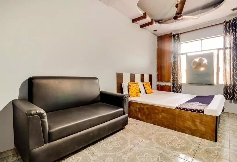 ホテル Spot On 65515 Kanpur Deluxe