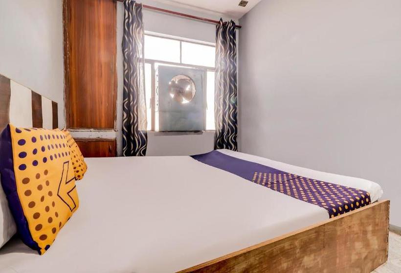 호텔 Spot On 65515 Kanpur Deluxe