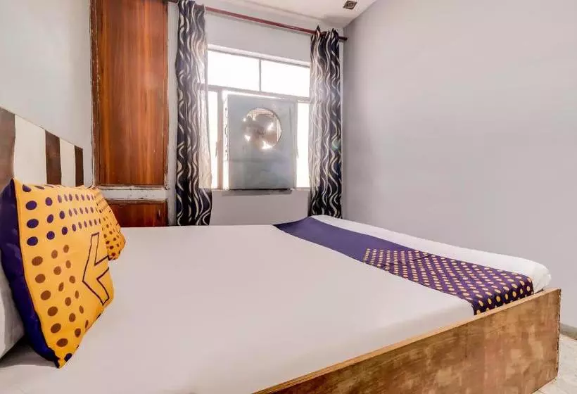 ホテル Spot On 65515 Kanpur Deluxe
