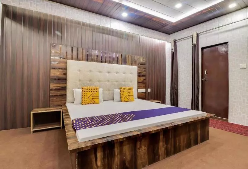 ホテル Spot On 65515 Kanpur Deluxe