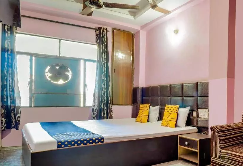 ホテル Spot On 65515 Kanpur Deluxe