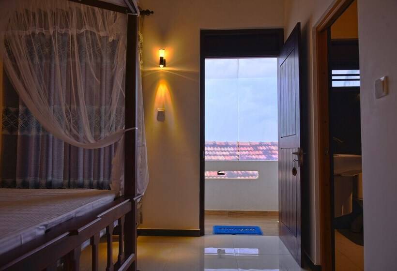 فندق Wagon Wheel Inn   Hostel