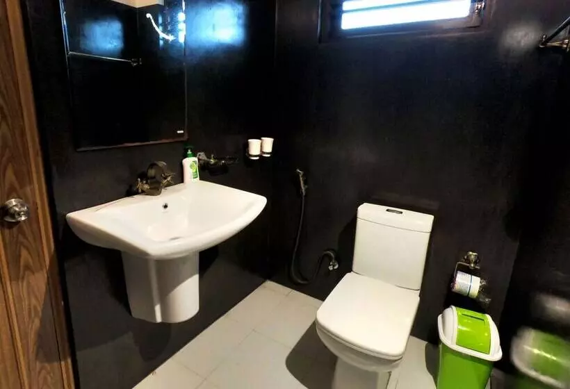 Hotelli Wagon Wheel Inn   Hostel