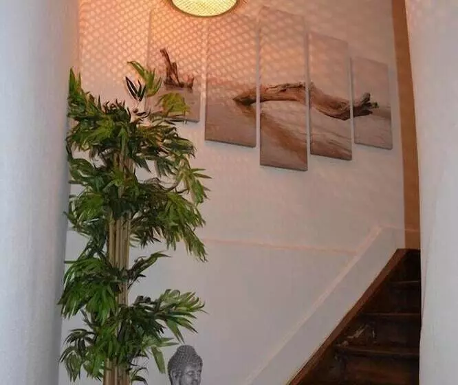 تختخواب و صبحانه L Hôte Des Géants