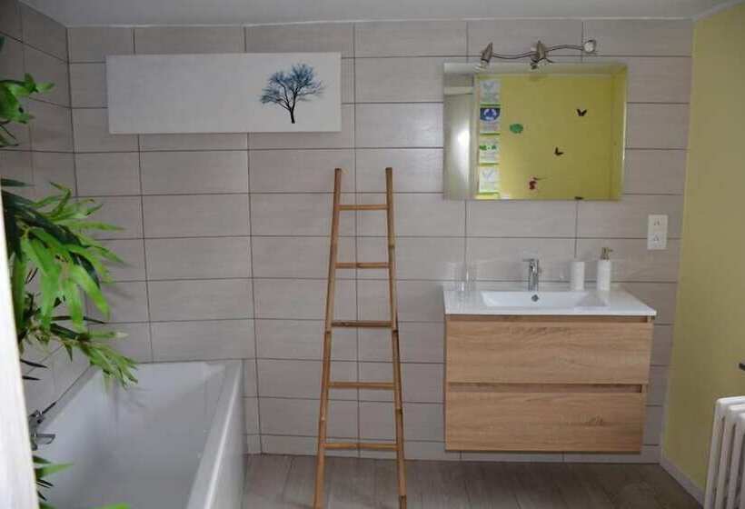 تختخواب و صبحانه L Hôte Des Géants