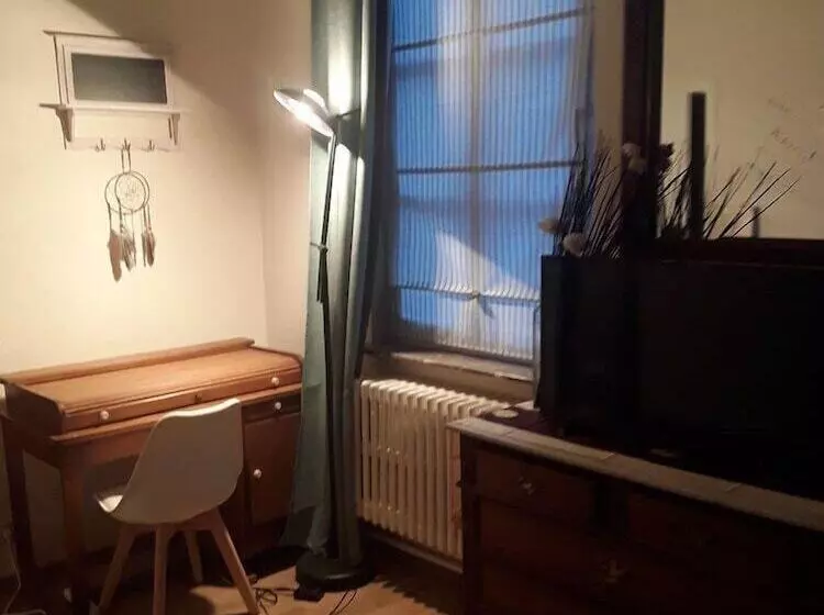 تختخواب و صبحانه L Hôte Des Géants