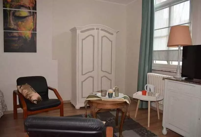 تختخواب و صبحانه L Hôte Des Géants