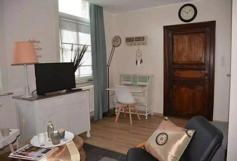 تختخواب و صبحانه L Hôte Des Géants