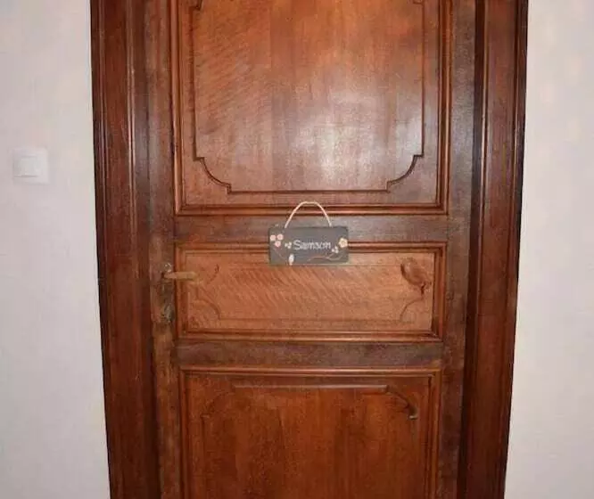 تختخواب و صبحانه L Hôte Des Géants