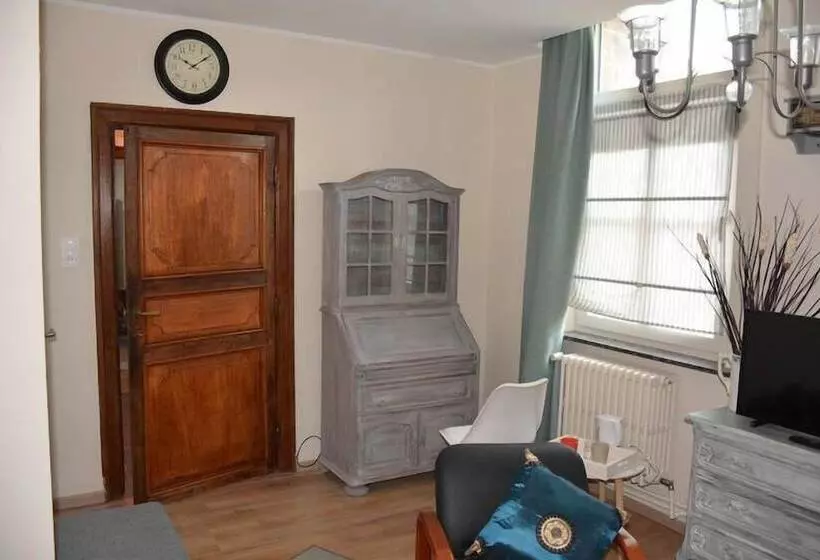 تختخواب و صبحانه L Hôte Des Géants