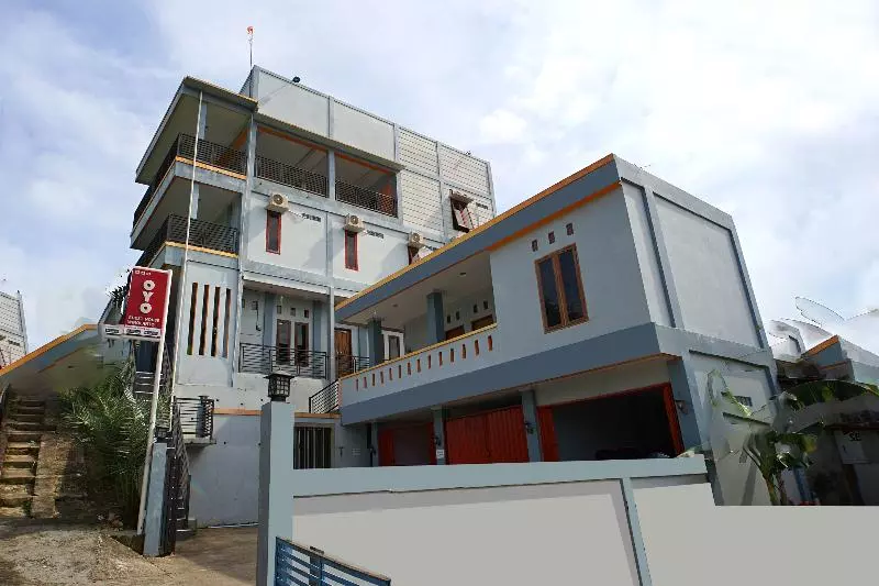 هتل Oyo 2343 Winolanto Guest House