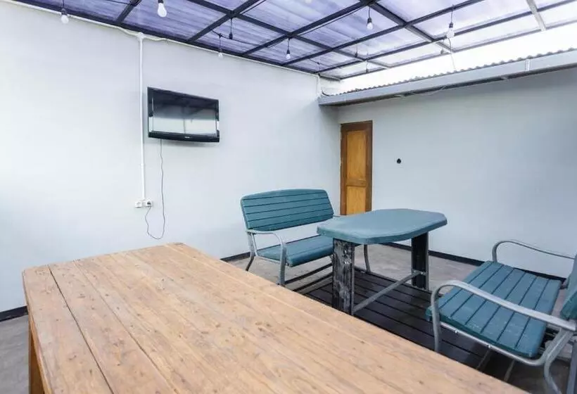 Majatalo Reddoorz Hostel @ Malang City Center 2