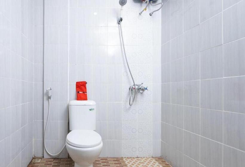 פנסיון Reddoorz Hostel @ Malang City Center 2