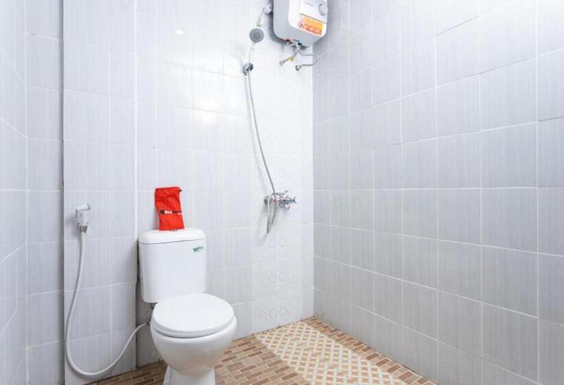 פנסיון Reddoorz Hostel @ Malang City Center 2