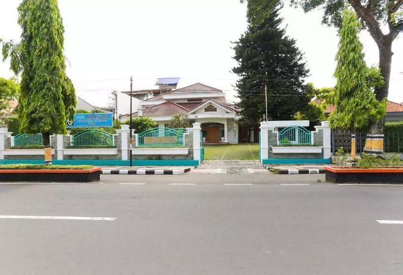 Majatalo Reddoorz Syariah Near Alun Alun Magelang Bayeman