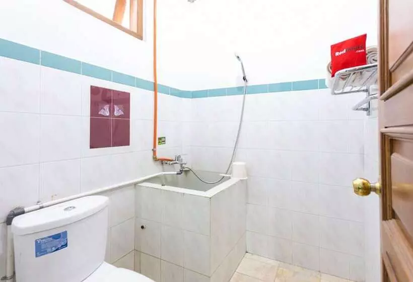 Majatalo Reddoorz Syariah Near Alun Alun Magelang Bayeman