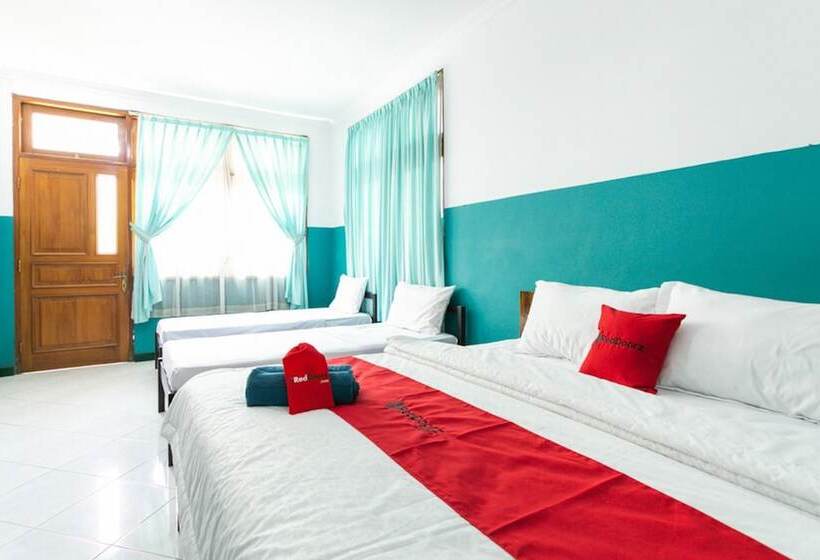 Pensjonat Reddoorz Syariah Near Alun Alun Magelang Bayeman