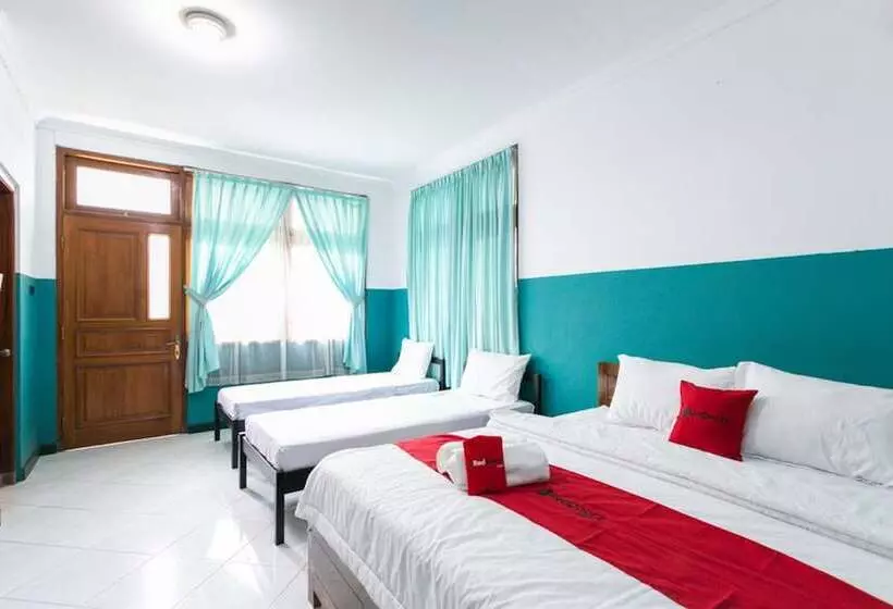 Majatalo Reddoorz Syariah Near Alun Alun Magelang Bayeman