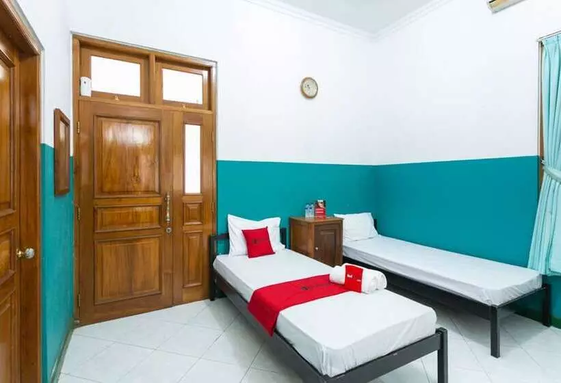 Majatalo Reddoorz Syariah Near Alun Alun Magelang Bayeman