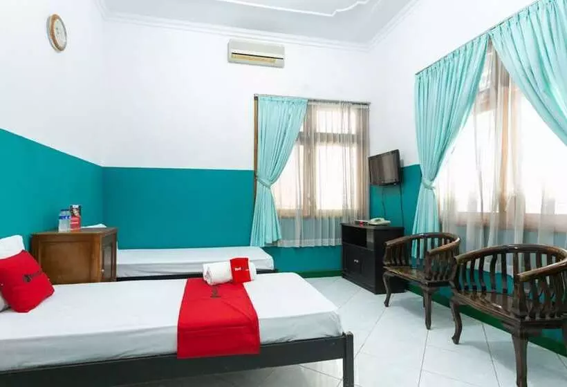 Majatalo Reddoorz Syariah Near Alun Alun Magelang Bayeman