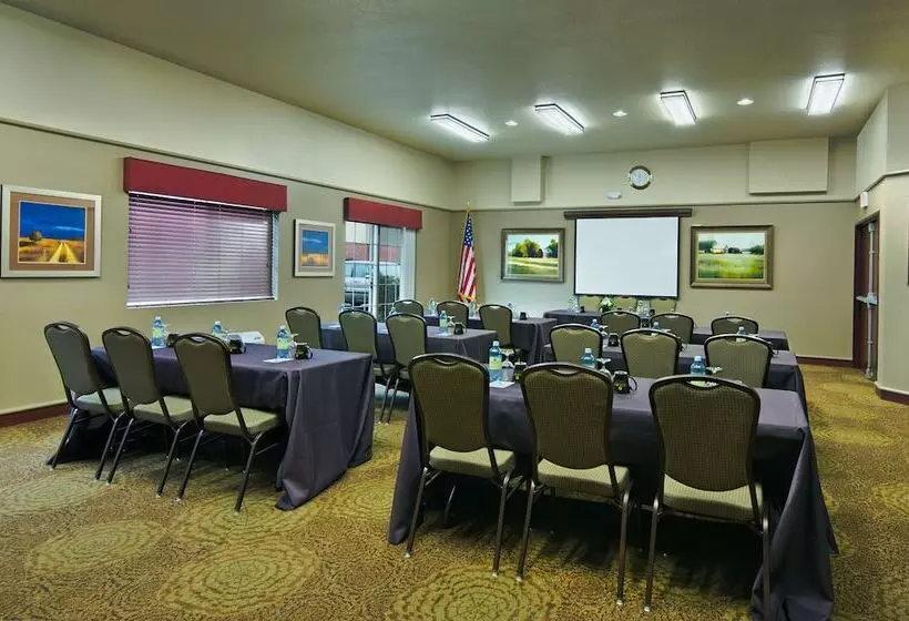 Отель Oxford Suites Hermiston