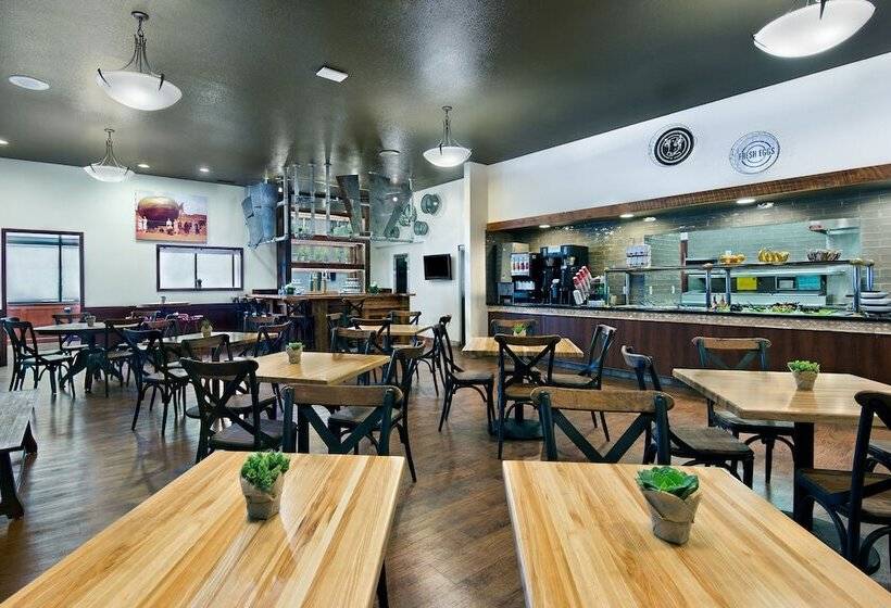 ホテル Oxford Suites Hermiston