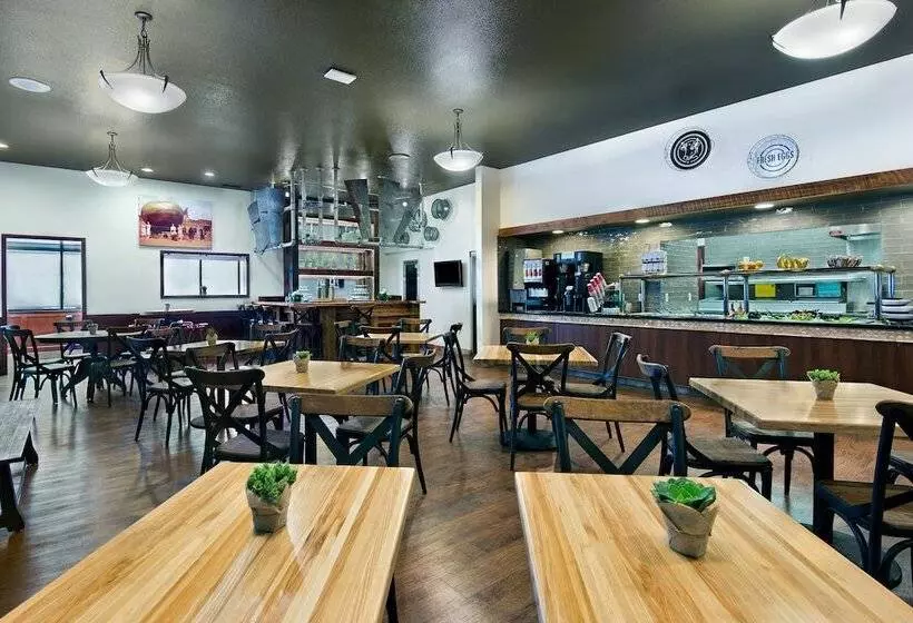 Отель Oxford Suites Hermiston