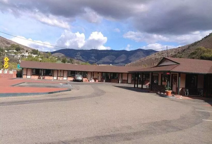 Hotelli Peach Tree Inn