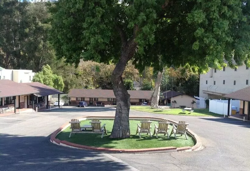 Hotelli Peach Tree Inn