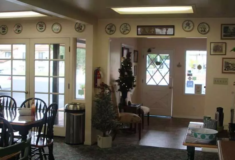 Hotelli Peach Tree Inn