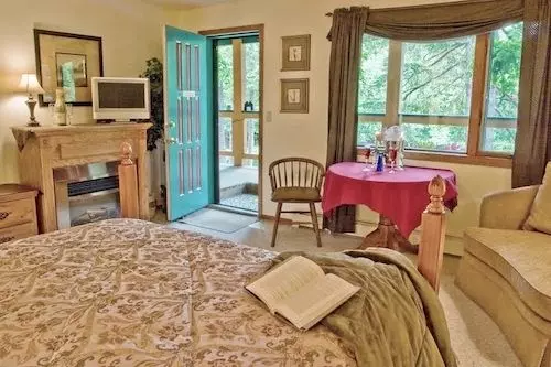 هتل Pearsons Pond Luxury Inn & Adenture Spa
