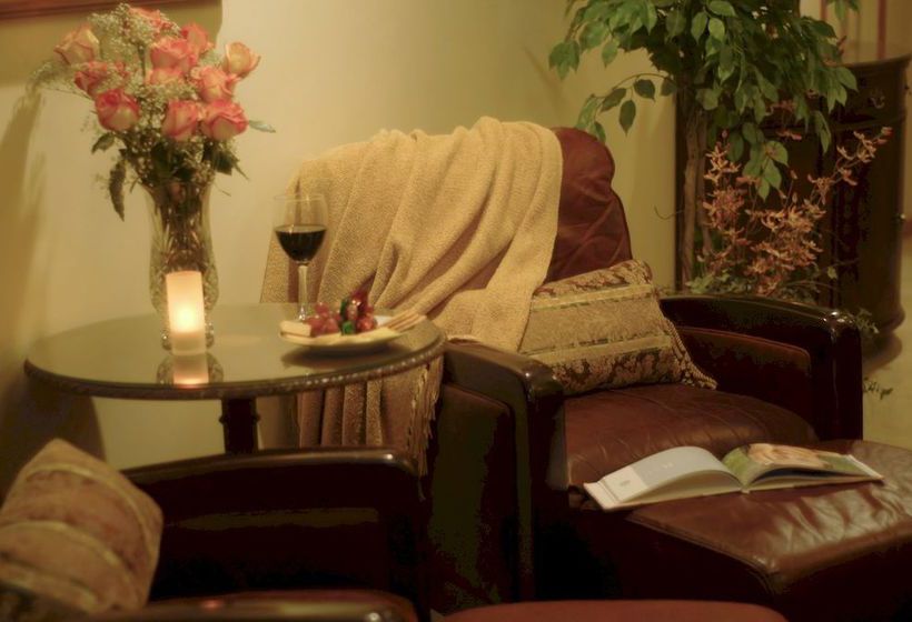 Отель Pearsons Pond Luxury Inn & Adenture Spa