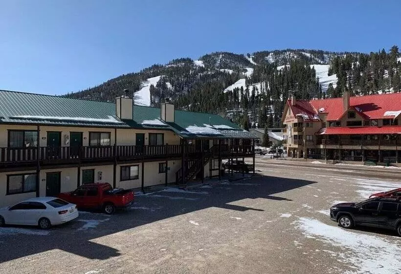 فندق Ponderosa Lodge