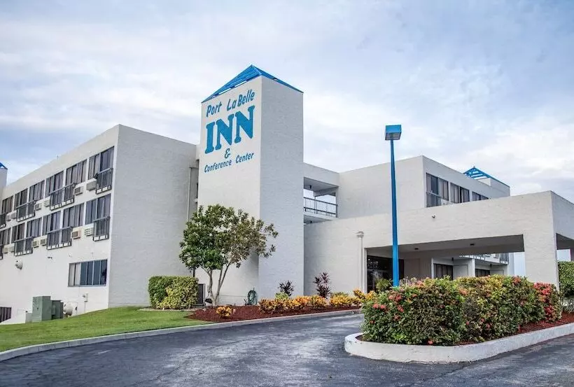 فندق Port Labelle Inn & Conference Center