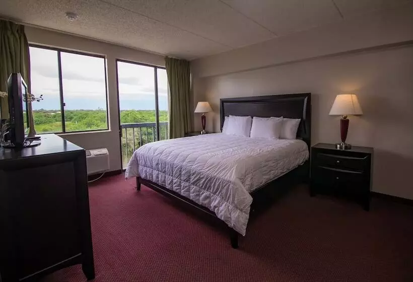 فندق Port Labelle Inn & Conference Center