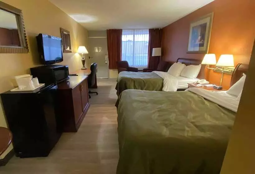 هتل Ramada By Wyndham Rome / Verona