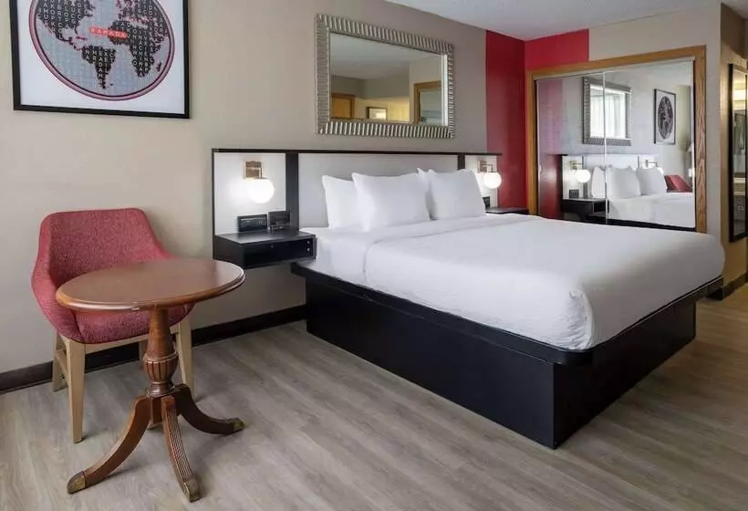 هتل Ramada By Wyndham Rome / Verona