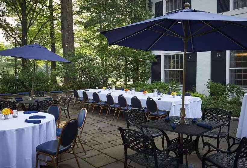 هتل Nittany Lion Inn