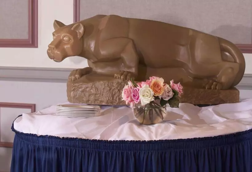 هتل Nittany Lion Inn
