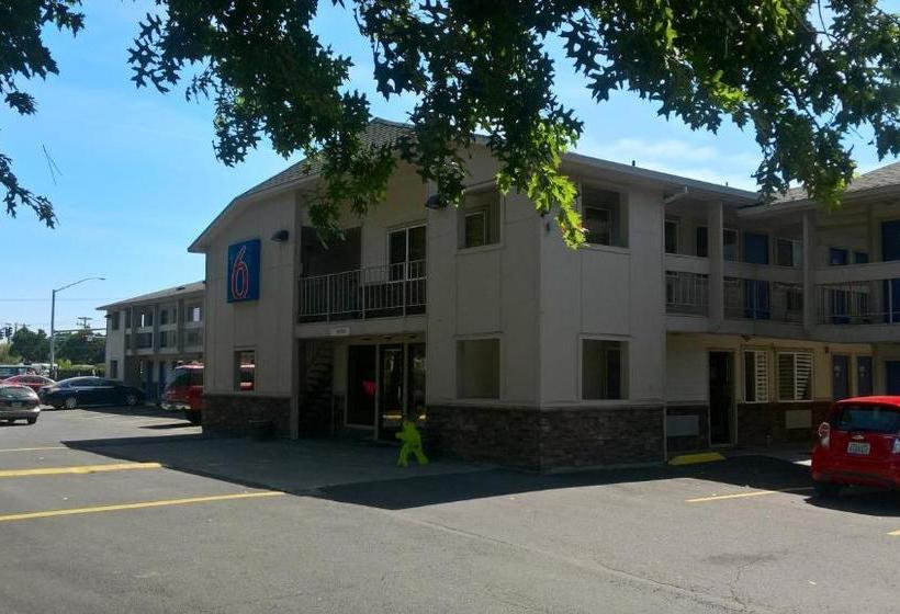 Motel 6 Mcminnville, Or